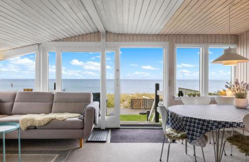 Tørresø House | Holiday Home Nedelko - 20m from the sea by Interhome