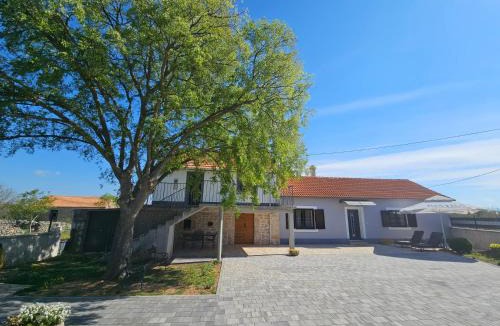 Drnis House | Holiday Home Nena