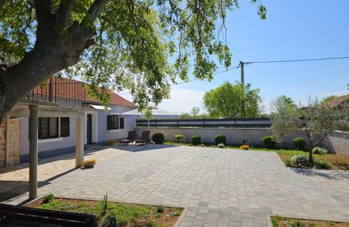 Drnis House | Holiday Home Nena