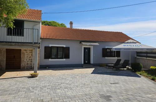 Drnis House | Holiday Home Nena