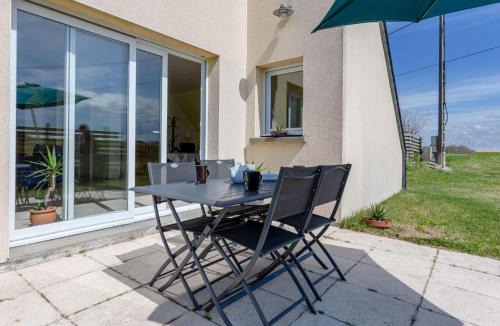 Anneville-sur-Mer House | Holiday Home Neptune by Interhome