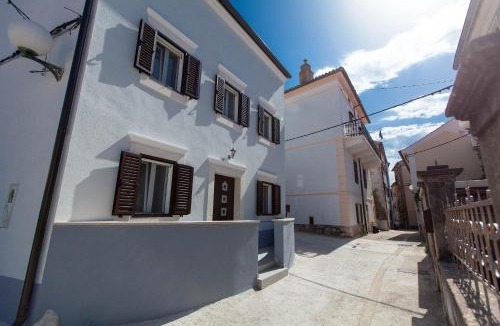 Omisalj Villa | Holiday Home NiKa
