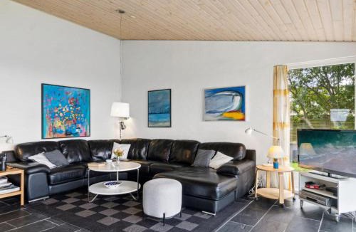 Skødshoved Strand House | Holiday Home Nilson - 50m from the sea by Interhome