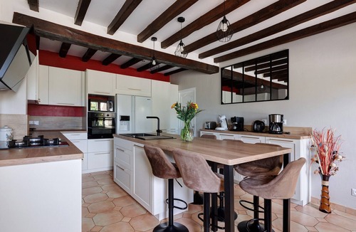 Huille House | Holiday Home 'O Gîte Bleu' with Private Pool, Private Garden and Wi-Fi