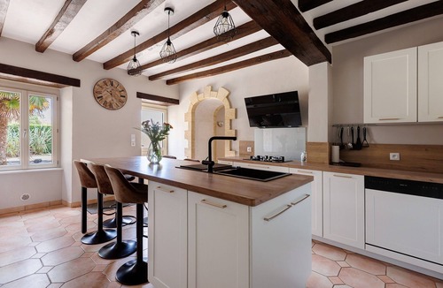 Huille House | Holiday Home 'O Gîte Bleu' with Private Pool, Private Garden and Wi-Fi