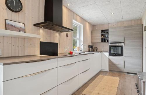 Skygge House | Holiday Home Øgot by Interhome