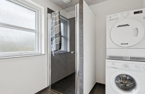 Skygge House | Holiday Home Øgot by Interhome