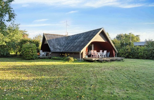 Sklskr House | Holiday home on idyllic Agersø by beach
