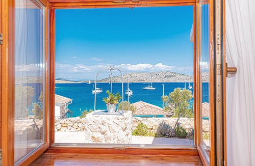 Kaprije House | Holiday Home on Island Kaprije
