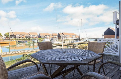 Borre Apartment | Holiday home on the harbour in Borre