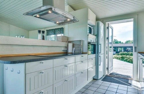 Spodsbjerg House | Holiday home only 50 meters to the beach