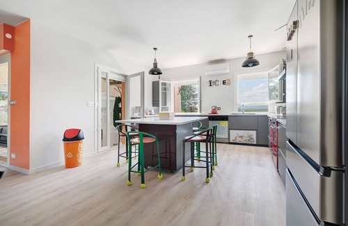 Saint-Papoul House | Holiday Home 'Opuceb' with Mountain View, Wi-Fi and Air Conditioning