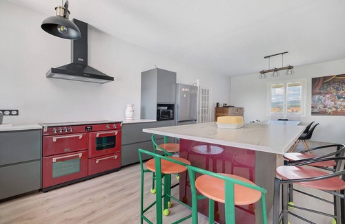Saint-Papoul House | Holiday Home 'Opuceb' with Mountain View, Wi-Fi and Air Conditioning