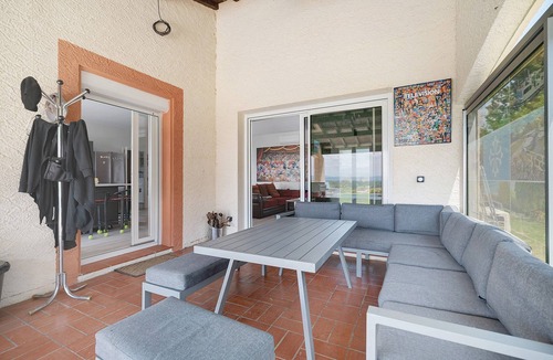 Saint-Papoul House | Holiday Home 'Opuceb' with Mountain View, Wi-Fi and Air Conditioning