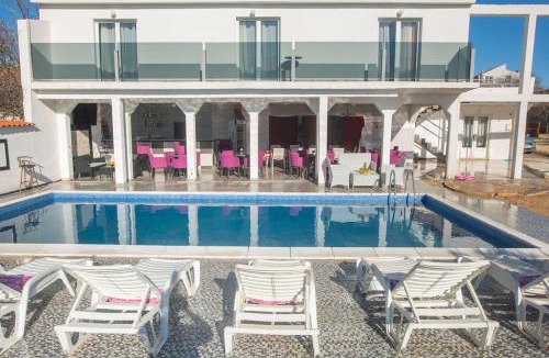 Cista Velika Villa | Holiday Home "PANORAMA-SPORT" POOL&BAR