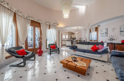 Miami Platja House | Holiday Home 'Paraiso Para 6' with Shared Pool, Wi-Fi and Air Conditioning