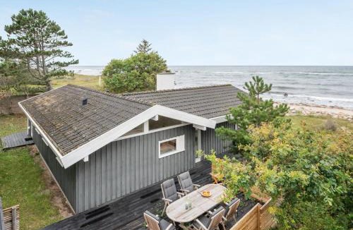 Udsholt House | Holiday Home Pascal - 25m from the sea by Interhome