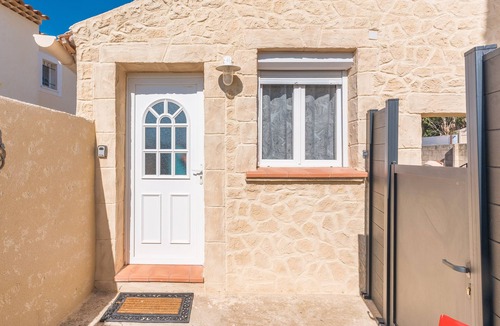 Miramas House | Holiday Home 'Paul Et Sophie' with Private Terrace and Wi-Fi