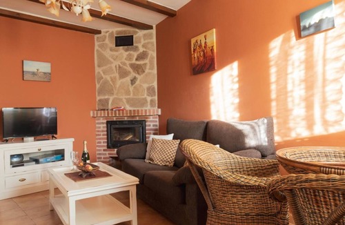Cardenosa House | Holiday Home 'Peña Caballera' with Mountain View and Balcony