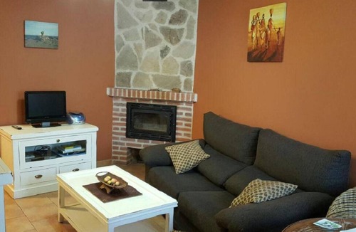 Cardenosa House | Holiday Home 'Peña Caballera' with Mountain View and Balcony