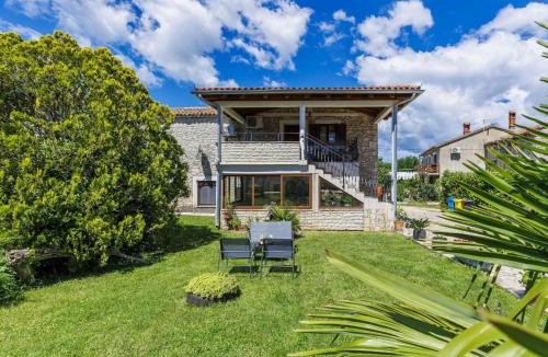 Pinezici House | Holiday Home Pinezici-1 by Interhome