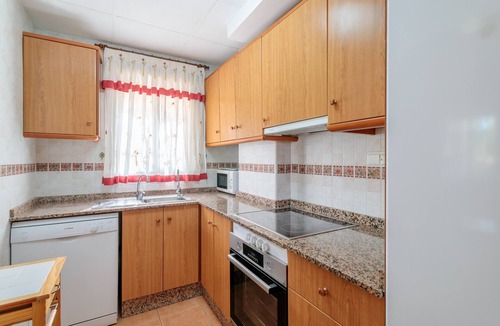 Gran Alacant House | Holiday Home 'Playa Carabassi' with Shared Pool, Private Terrace and Wi-Fi