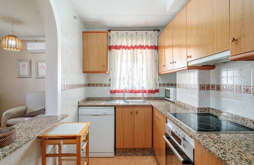 Gran Alacant House | Holiday Home 'Playa Carabassi' with Shared Pool, Private Terrace and Wi-Fi