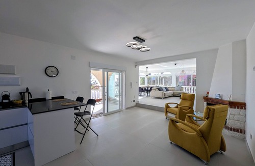 Quesada House | Holiday Home 'R-70 Vacacional' with Private Pool, Wi-Fi, and Air Conditioning