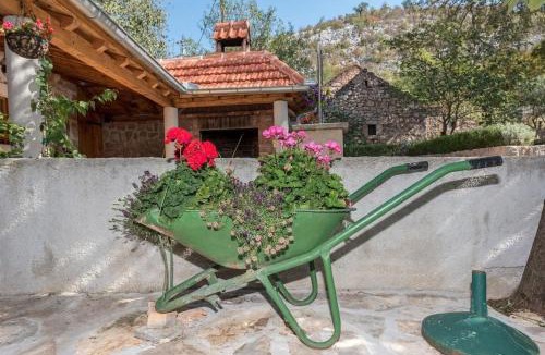 Starigrad House | Holiday home Role - retro