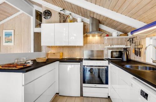 Læsø House | Holiday Home Rathulf - 700m from the sea by Interhome