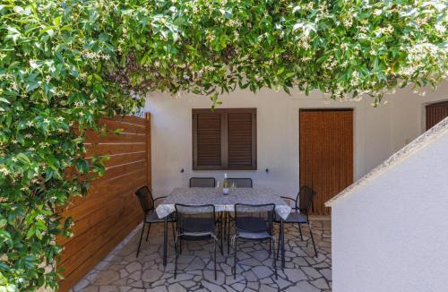 Sajini House | Holiday Home Reaa by Interhome