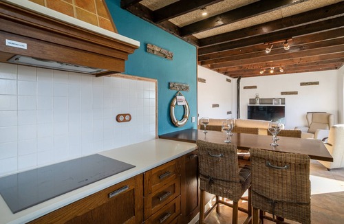 Alicante House | Holiday Home 'Refugio De Estrellas' with Mountain View, Wi-Fi and Air Conditioning