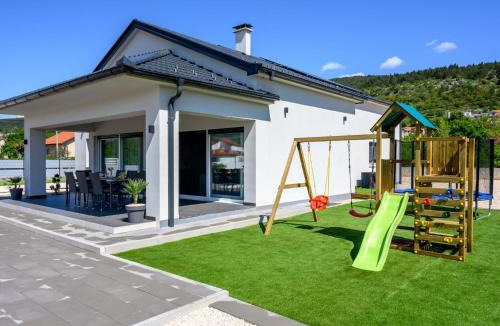 Donji Prolozac House | Holiday Home Rest for the soul by Interhome
