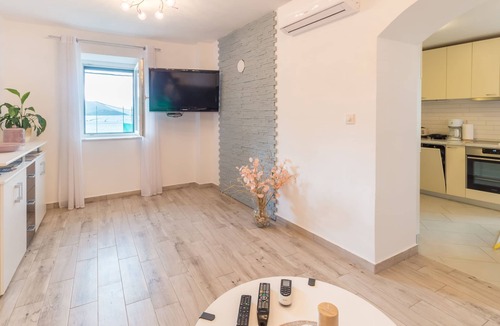 Hodilje House | Holiday Home Riva