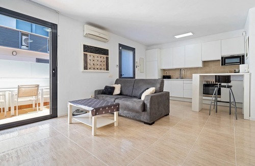 El Roc de Sant Gaieta House | Holiday Home 'Roc De Sant Gaietà' with Mountain View, Wi-Fi and Air Conditioning