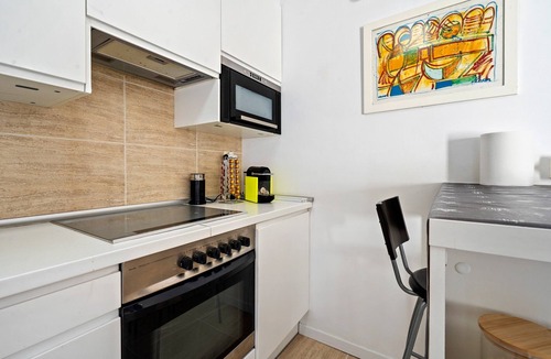 El Roc de Sant Gaieta House | Holiday Home 'Roc De Sant Gaietà' with Mountain View, Wi-Fi and Air Conditioning