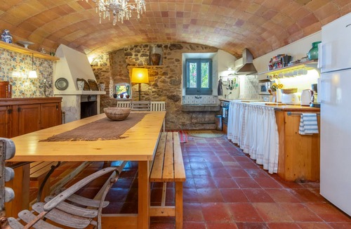 Pals House | Holiday Home 'Rural House XVIII Century' with Shared Terrace, Wi-Fi and Air Conditioning