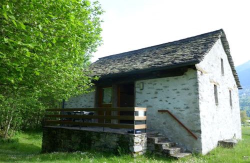 Ponto Valentino House | Holiday Home Rustico al Campett by Interhome