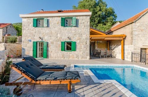 Crivac House | Holiday Home Rustic
