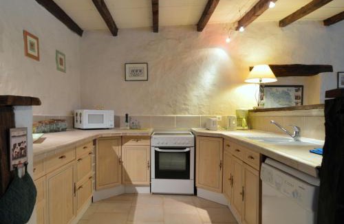 Saint-Laurent-de-la-Salle House | Holiday Home Saint-Laurent Pool Retreat