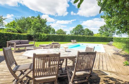 Saint-Laurent-de-la-Salle House | Holiday Home Saint-Laurent Pool Retreat