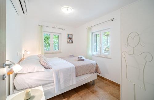 Cove Osibova (Milna) House | Holiday Home Sarbunara