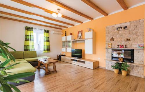 Filipana House | Holiday Home Sarici With A Fireplace 205
