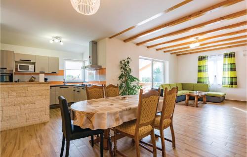 Filipana House | Holiday Home Sarici With A Fireplace 205