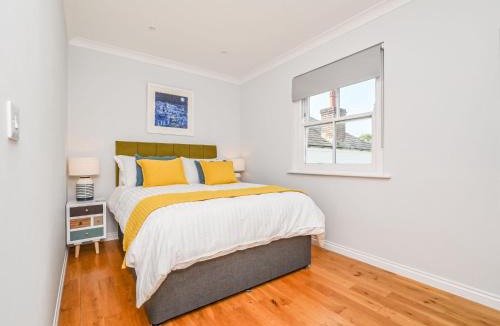 Charlestown House | Holiday Home Sea Compass by Interhome