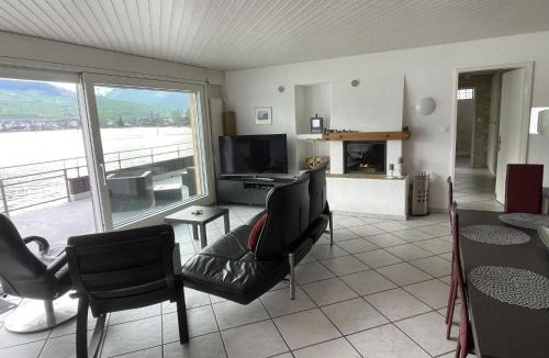Ennetbuergen House | Holiday Home Seestern direkt am See by Interhome
