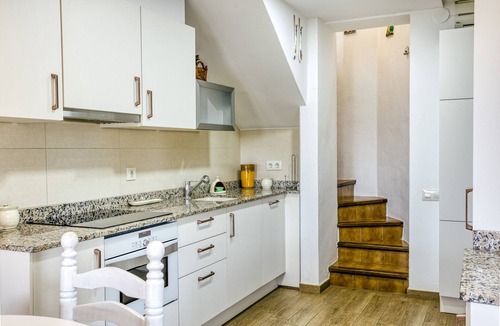 L'Escala House | Holiday Home "Set Cases" with Sea View, Shared Pool & A/C