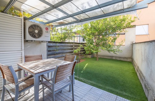 Banyoles House | Holiday Home 'Siker' with Private Terrace and Wi-Fi