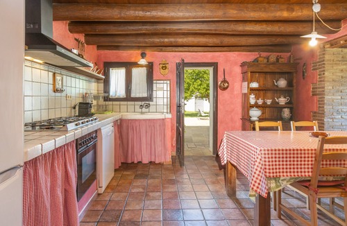 Vilobi d'Onyar House | Holiday Home 'Simon' with Mountain Views, Private Pool and Wi-Fi