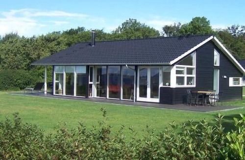 Haarby House | Holiday home "Skovkrogen" with a view of the water